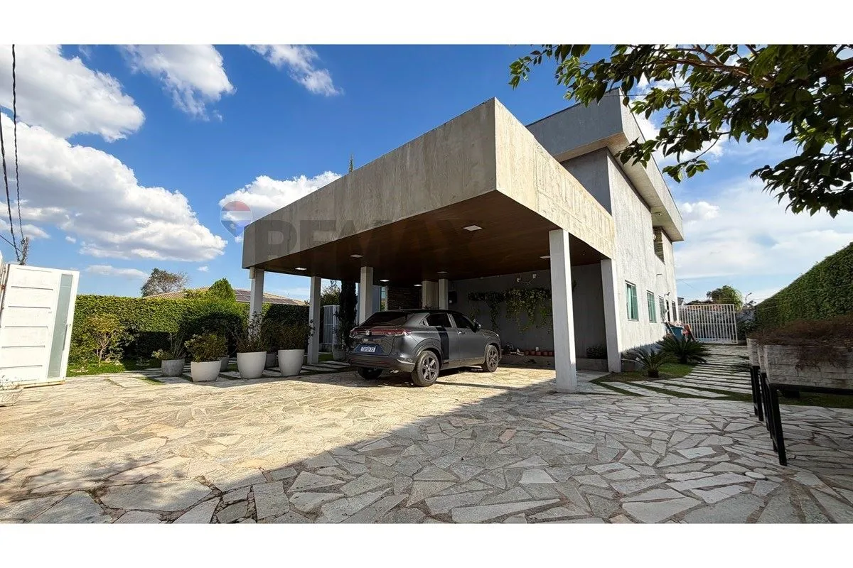 Vendo excelente casa em condomínio fechado, lote de 800 metros quadrados com mui...