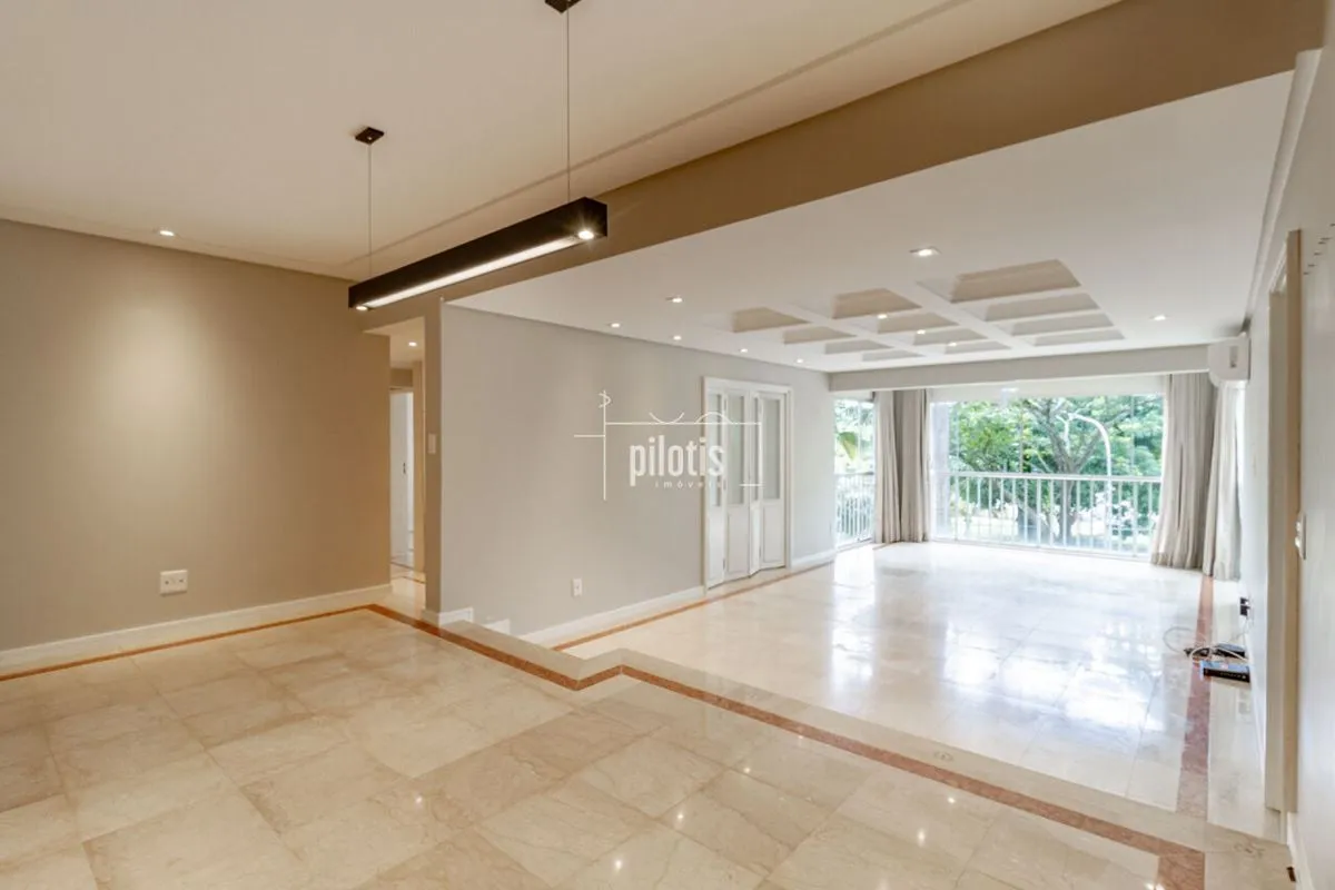 Apresentamos a você este excelente apartamento, situado no AOS 02, Octogonal. Co...
