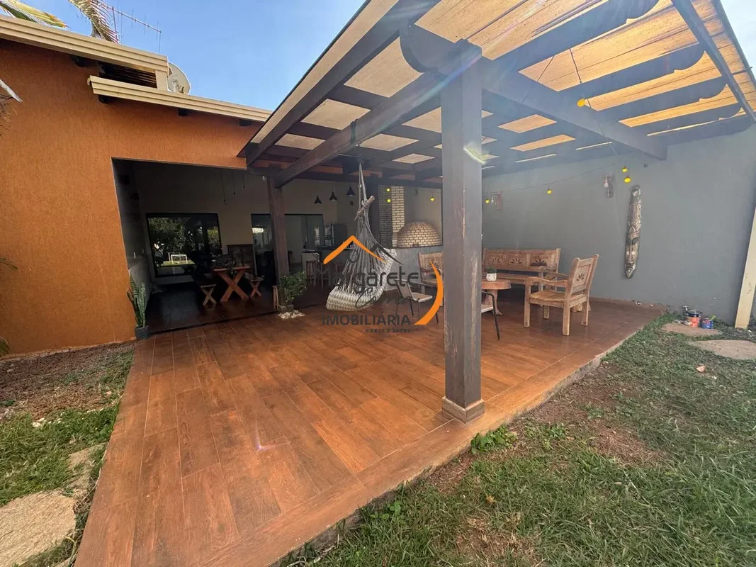 Imobiliária Margarete Corrêa vende casa no Condomínio Solar de Athenas.Margarete...