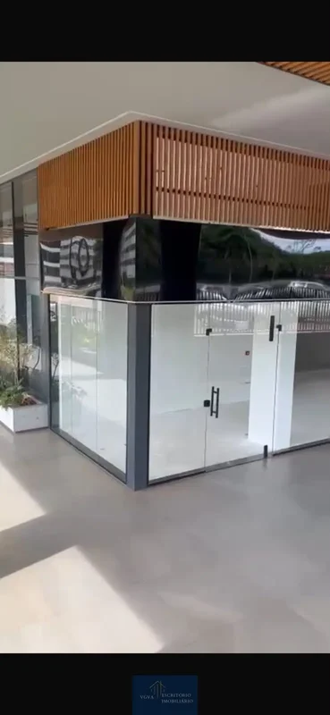 Alugo loja ideal Área total 103m2 , com mezanino. Valor: R$16.000,00 Ideal para ...