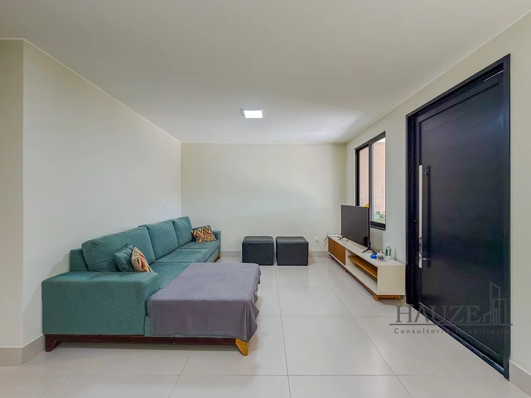 Casa de Alto Padrão à Venda na QE 19 – Guará IILocalizada em uma das regiões mai...