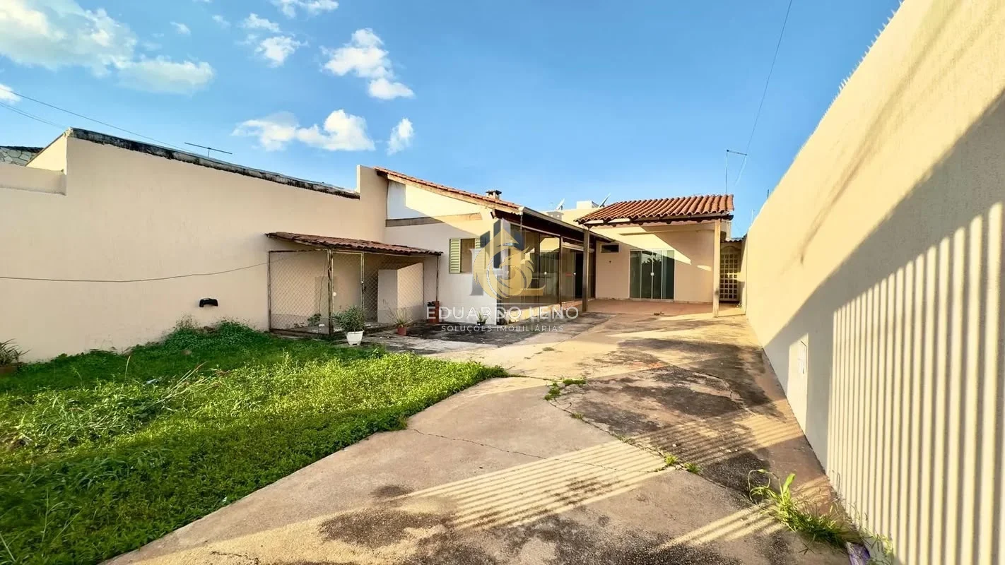 CASA À VENDA NA QNE 23 | TAGUATINGA NORTETerreno amplo, área gourmet e excelente...