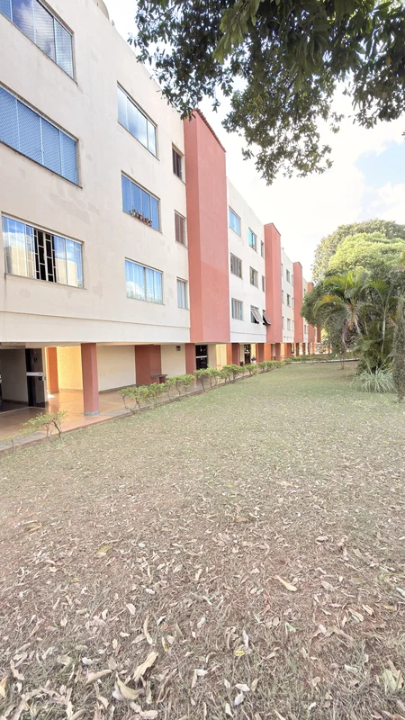 Madel Imobiliária vende apartamento na Quadra 04 de Sobradinho.DESCRIÇÃO:2 quart...