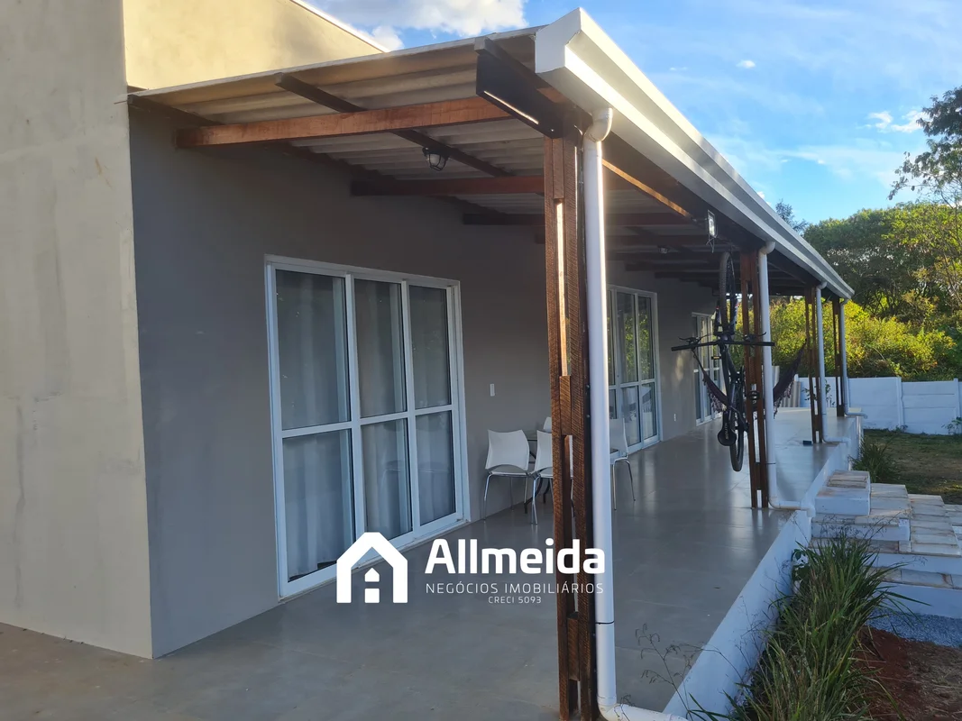 VENDO CASA COM DOIS QUARTOS SENDO OS DOIS SUÍTES EM LOTE VAZADO COM 1000M²SALA, ...