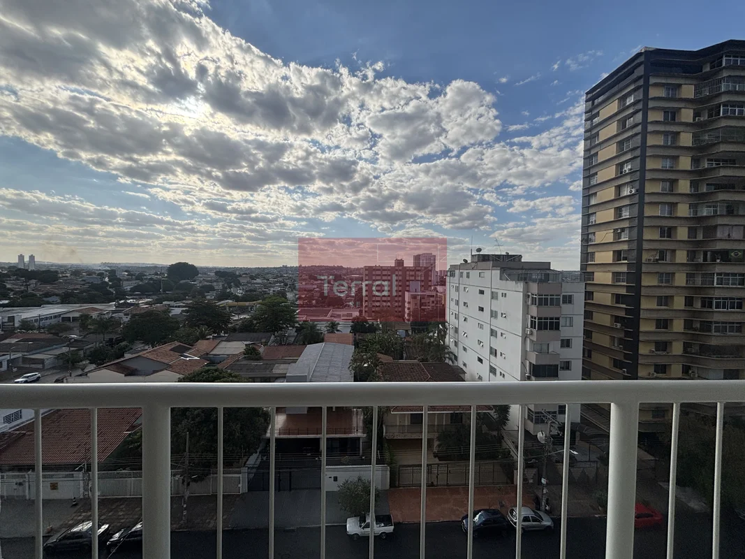 Apartamento três quartos no Setor Aeroporto. Churrasqueira, armários, varanda, d...