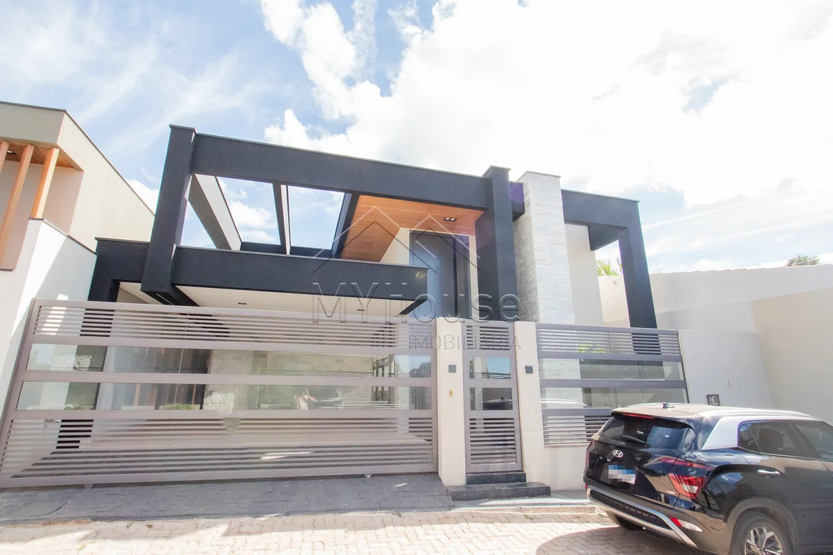Casa térrea e moderna à venda no conjunto 5 da arniqueiras com 4 suítes sendo 40...