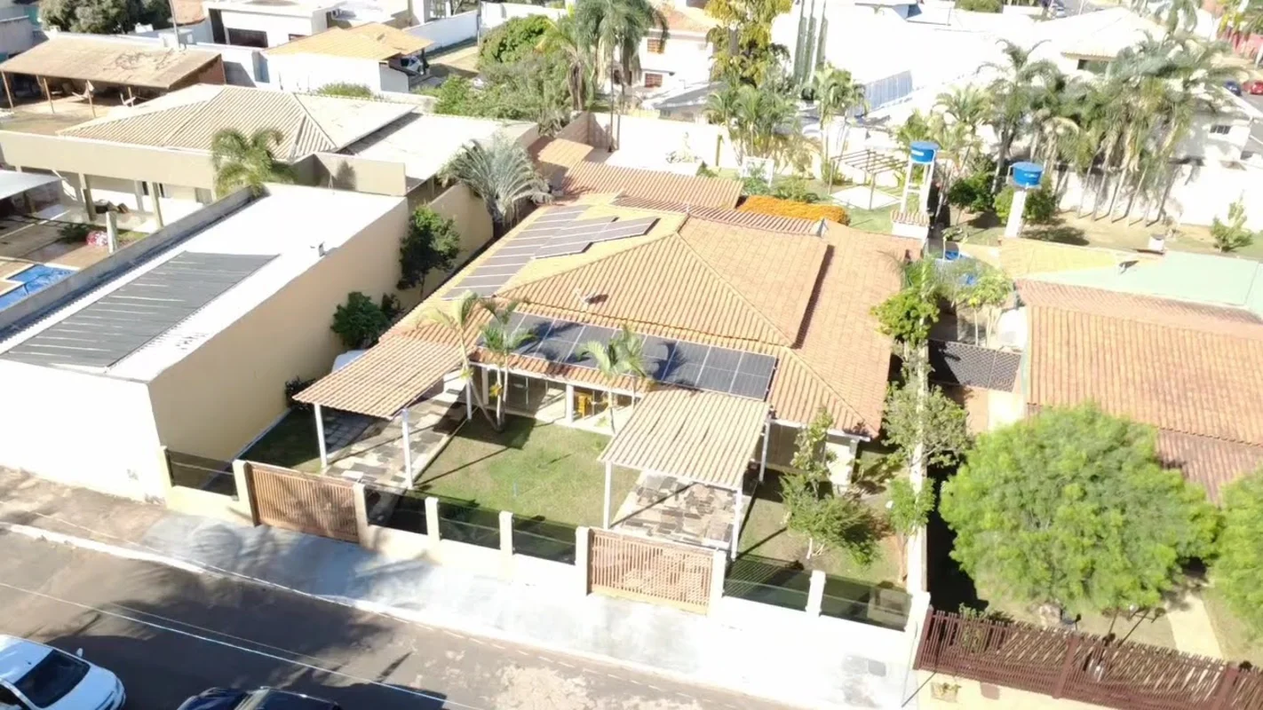 Incrível Casa em Lote de 1.200 m² | Rua 12 / 10Excelente oportunidade para quem ...
