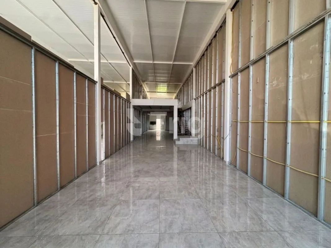 Excelente oportunidade para seu negócio! Sala comercial com 240 m², localizada n...