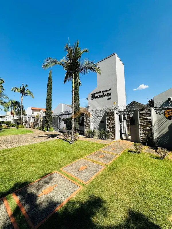 Sobrado em condomínio Jardim Europa 2 Vagas de Garagem Sala de estar Cozinha Lav...