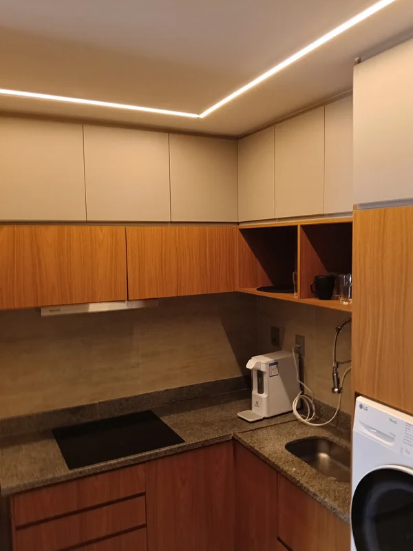 Excelente Kitnete alto padrão reformada e mobiliada c piso porcelanato banheiro ...