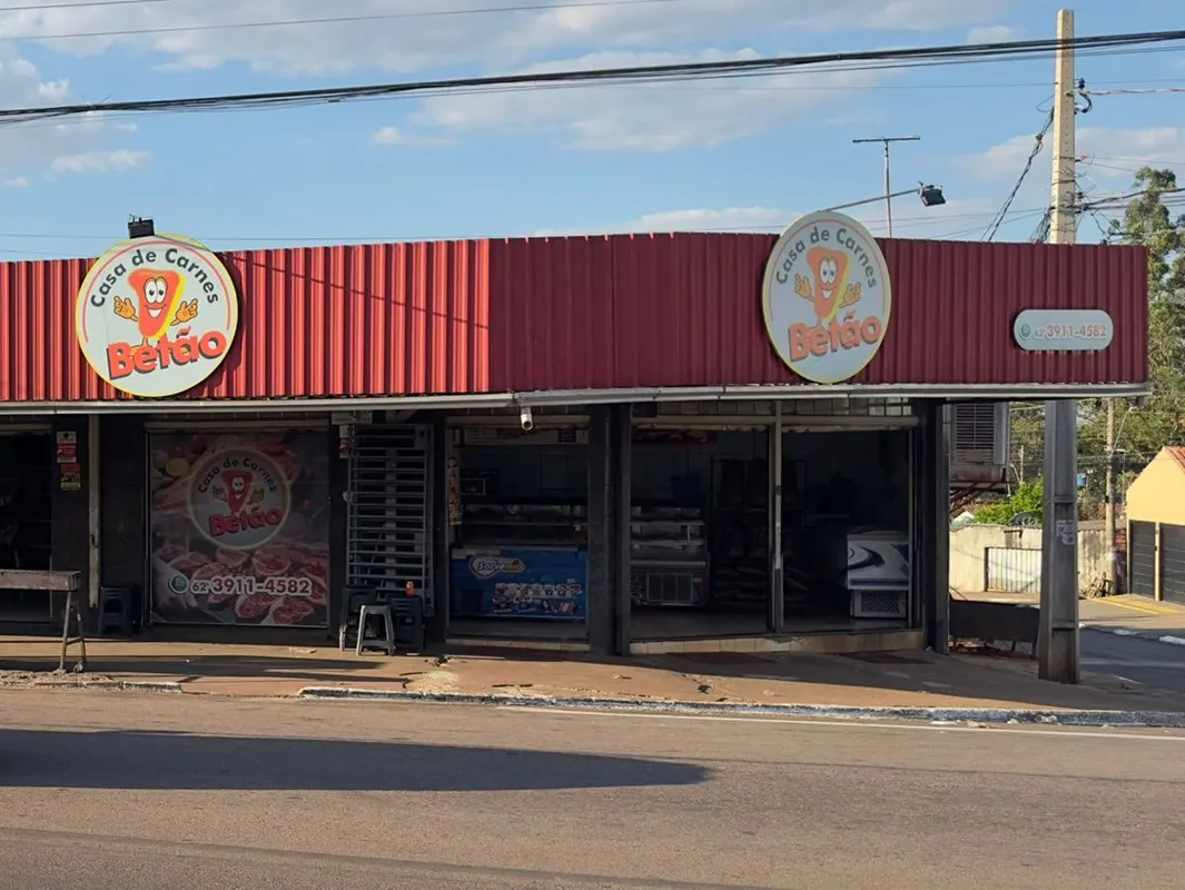ÁREA DE ESQUINA COMERCIALSÃO 380 M², HOJE TEM UM AÇOUGUE, SALA COMERCIAL, CASA 3...