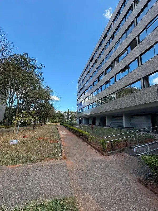 A Claudio Antônio Imóveis apresenta este excelente apartamento na SQS 303, total...