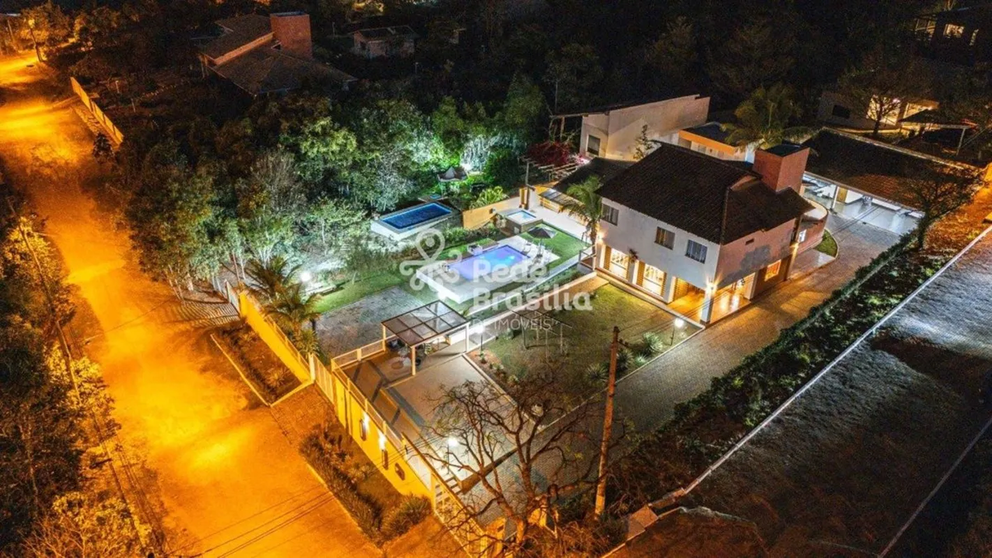 CASA DE ALTO PADRÃO | VISTA PANORÂMICA PARA A SERRA | APROX. 900m² DE ÁREA CONST...
