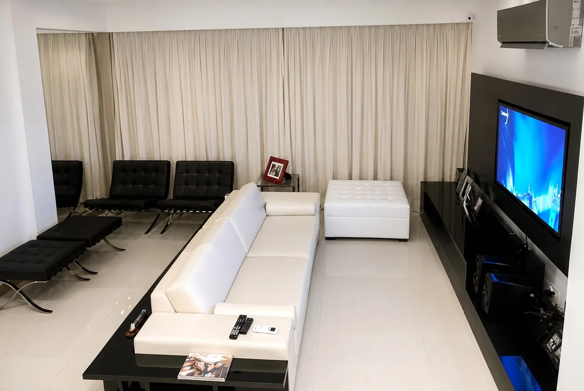 LENIÉR CURADORIA IMOBILIÁRIA VENDE DESLUMRANTE COBERTURA REFORMADA À VENDA | SQN...