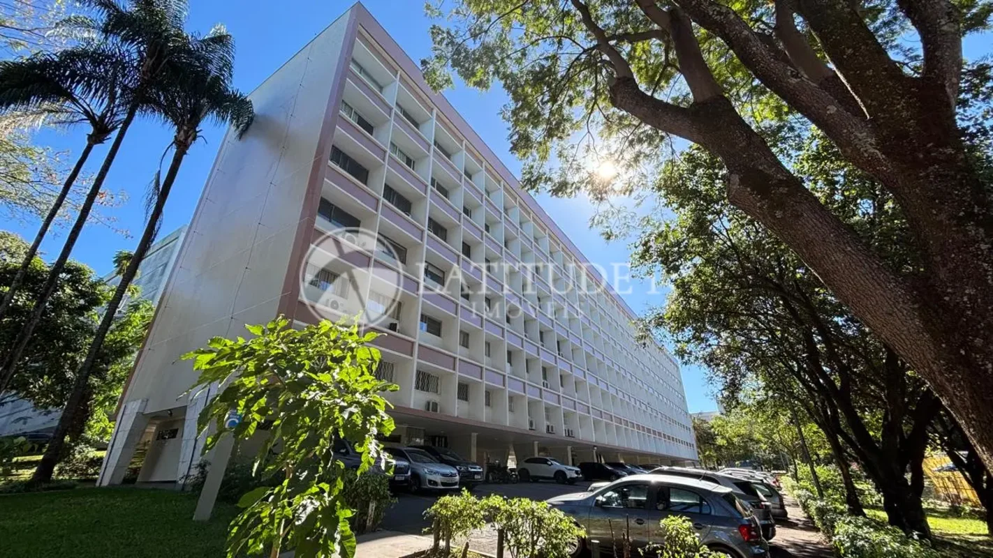 Descubra um apartamento funcional e bem localizado na SQS 107 Bloco C, ASA SUL, ...
