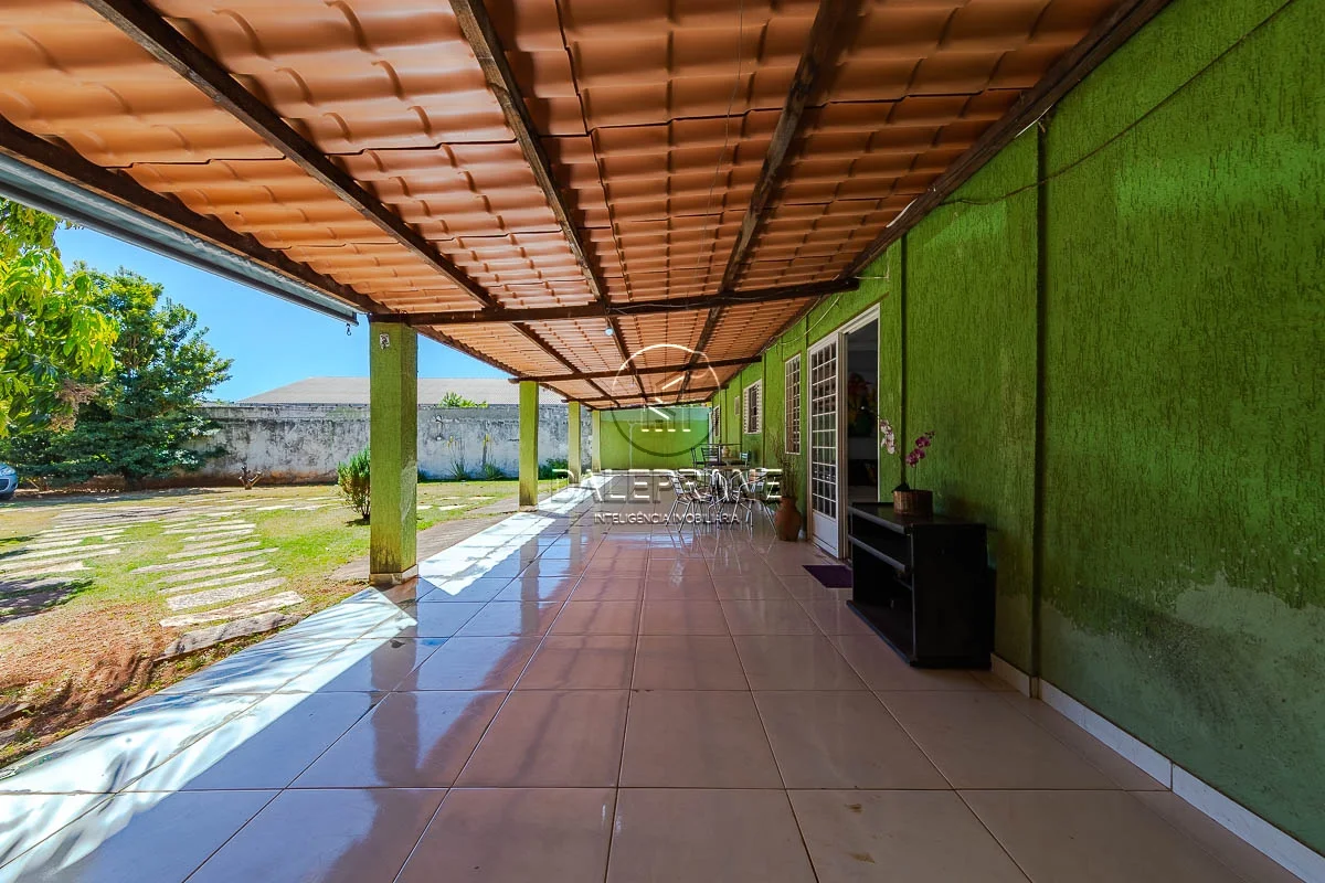 CASA À VENDA EM ARNIQUEIRA – ÁGUAS CLARAS Excelente oportunidade no Setor Habita...