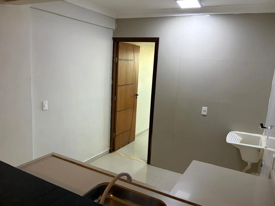 Apartamento de 1 quarto com 35m2Piso porcelanato, tanque com ponto máquina de la...