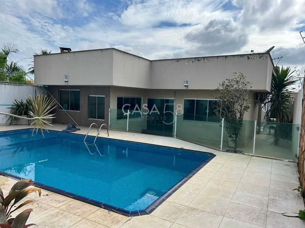 Casa à venda com 3 quartos, suíte com closet, piscina e energia solarSe você pro...