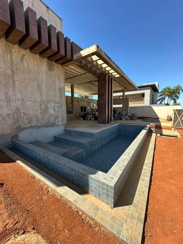 Magnífica casa em fase final de construção com 273,80m² de área construída em lo...