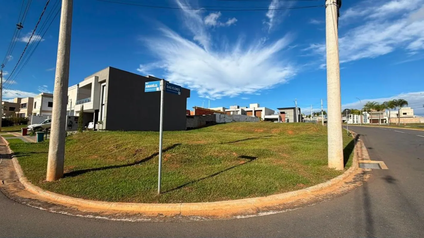 Jardins Capri - lote excelente de esquina uma ótima oportunidade.Vista de Goiâni...