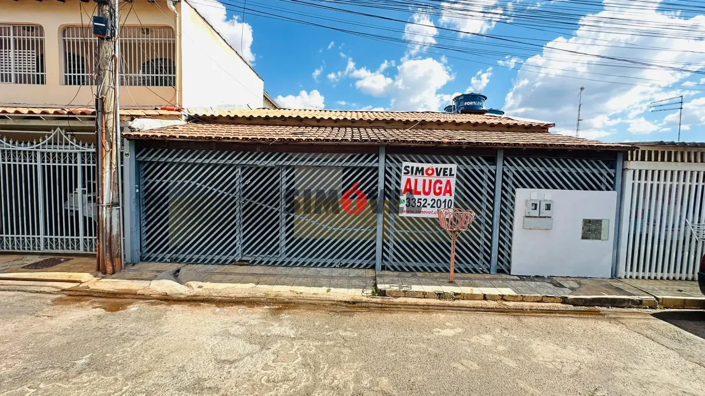 QNP 10 Conjunto G - Casa Frente com 02 dormitórios e suite, sendo 65m² / Ceiland...