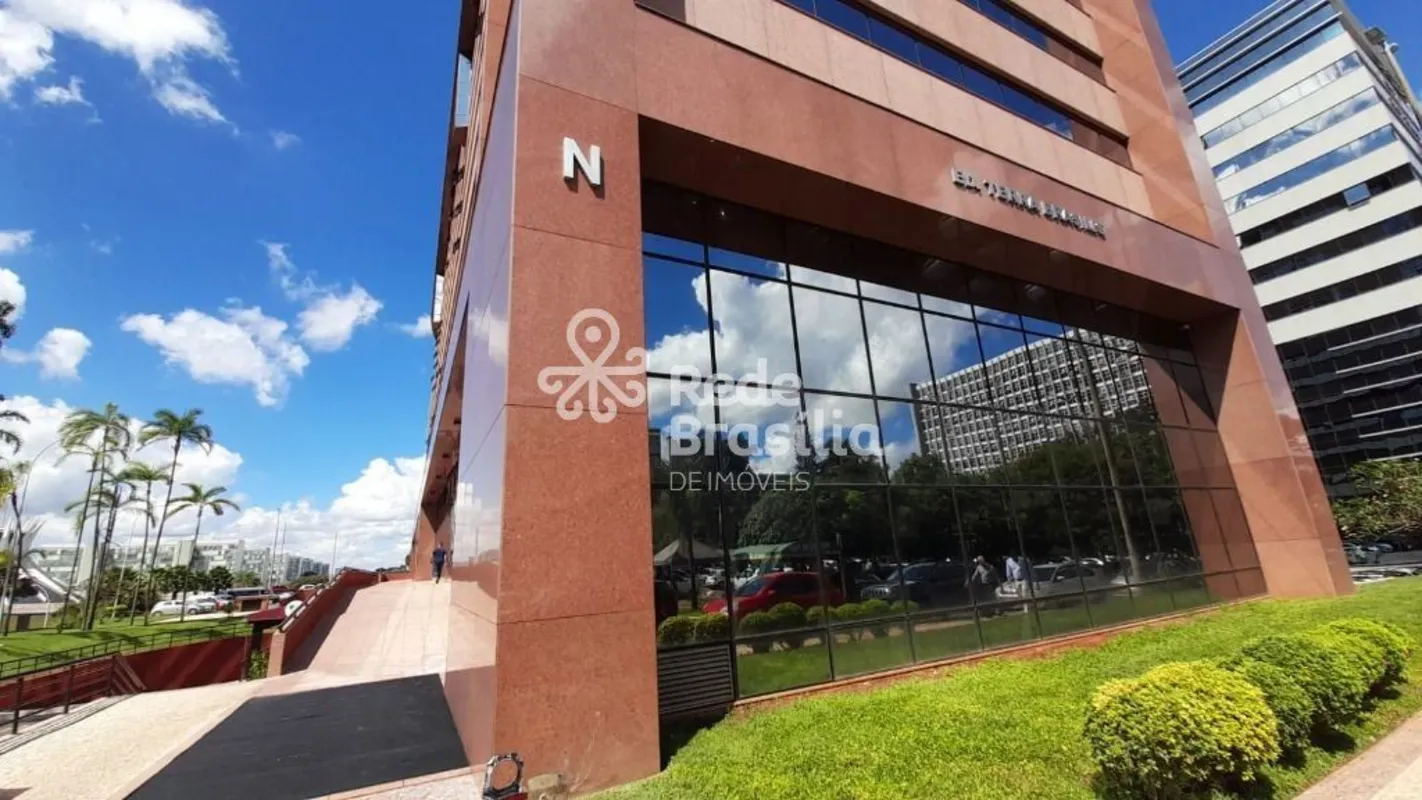 Excelente sala comercial reformada, pronta para uso e com ambientes bem distribu...