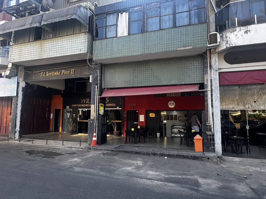 KAZU IMÓVEIS VENDE COM EXCLUSIVIDADE!OPORTUNIDADE PARA INVESTIDOR! LOJA + 2 KITN...