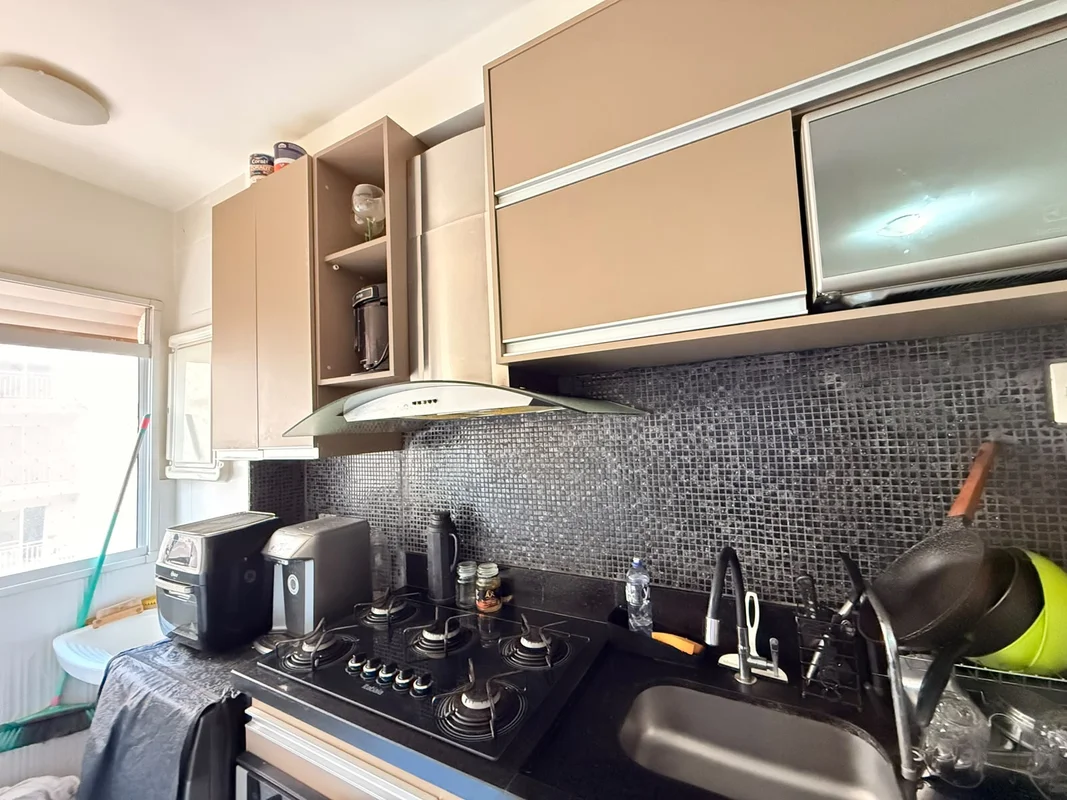 APARTAMENTO REFORMADO COM SUÍTE, PORCELANATO E ARMÁRIOS PLANEJADOS EM TAGUATINGA...