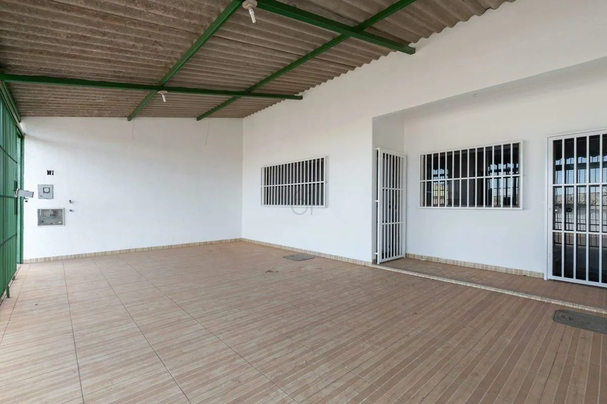 Se você procura uma casa ampla, funcional e com excelente área externa, esta é a...