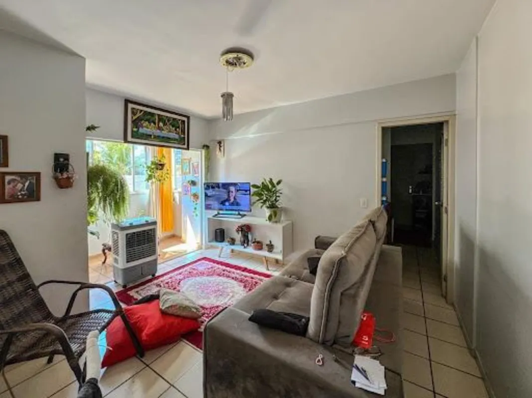 Apartamento com 60,57 m², 2 quartos com armários, sala integrada à cozinha, saca...