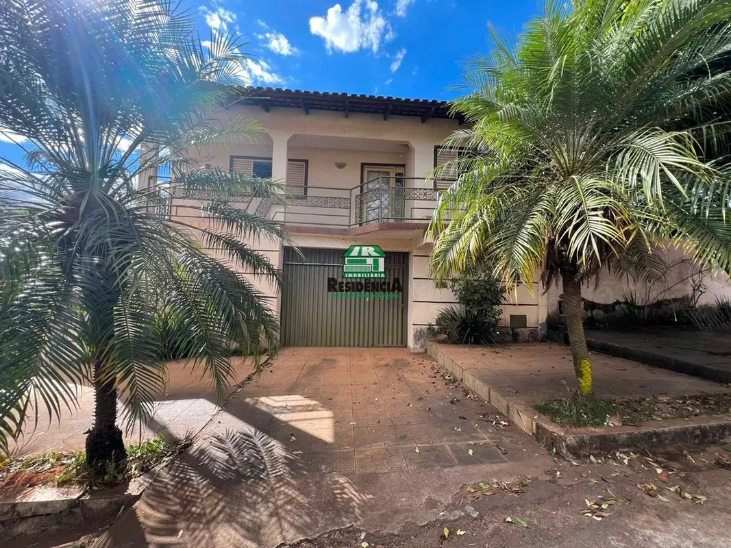 Sobrado 2 lotes (400m2 total) Rua ligada a Brasil. Sobrado sem fiação e em péssi...