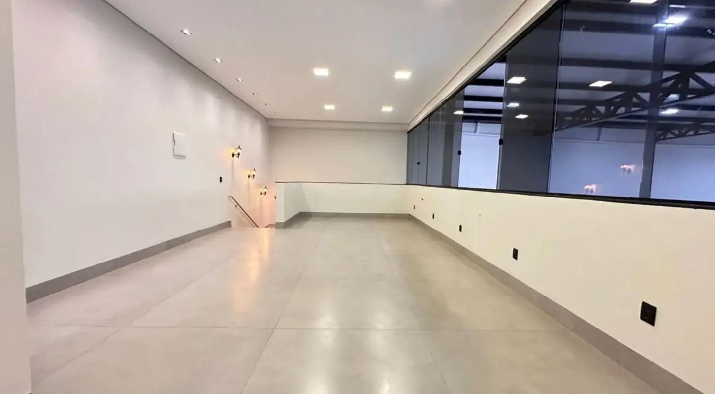 Excelente oportunidade para empresas, investidores ou quem busca um imóvel comer...