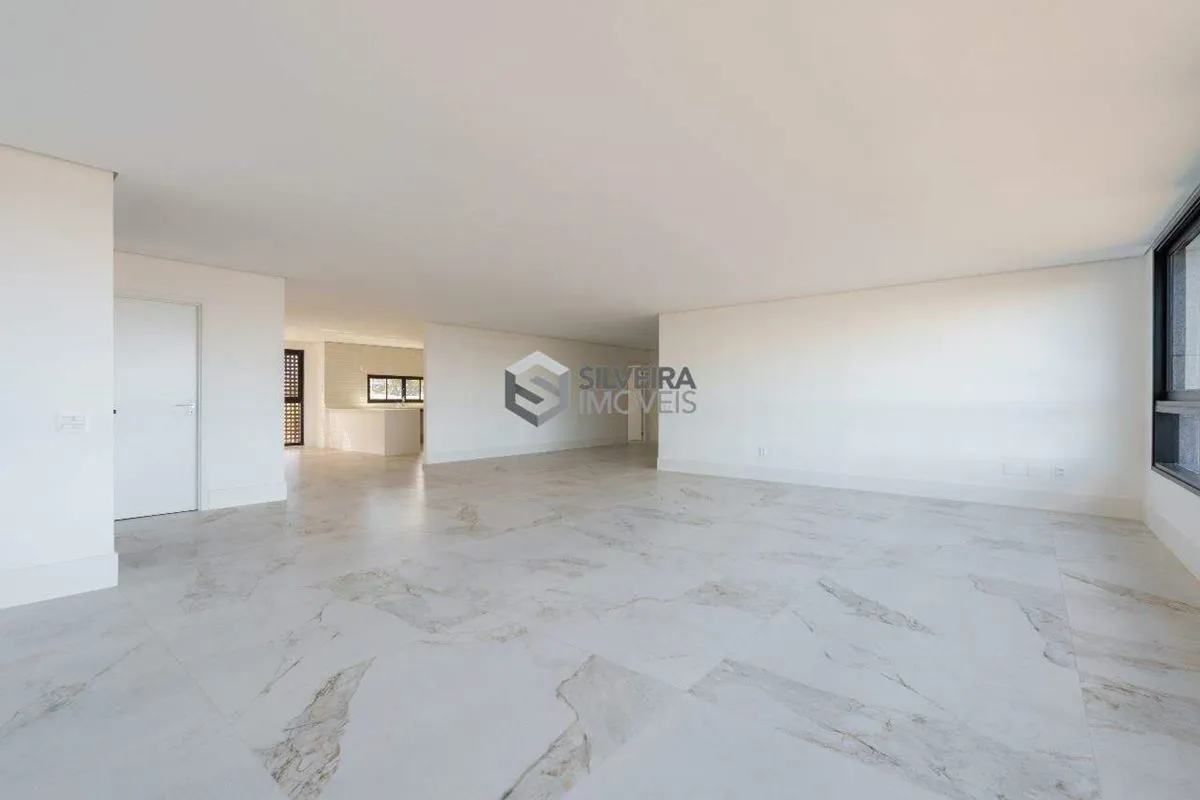 ENNIUS MUNIZ | 291m² | 4 SUÍTES | VISTA PERMANENTE PARA O PARQUE | ALTO PADRÃOUm...