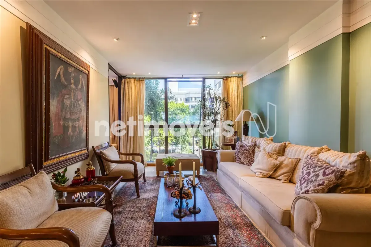 Apartamento reformado de 153m², originalmente com 4 quartos e atualmente transfo...