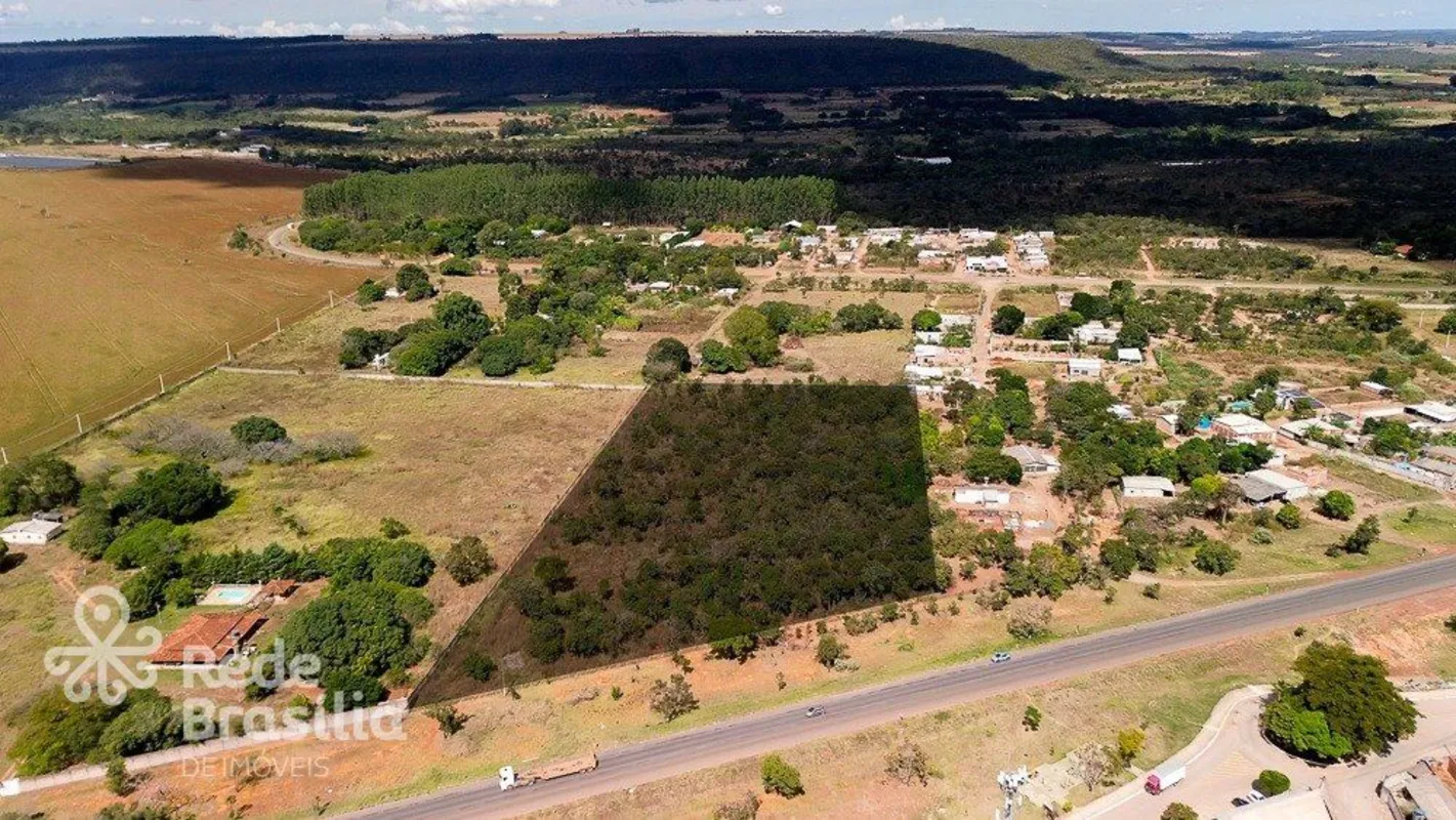 Apresentamos um terreno com topografia privilegiada na Fazenda Mestre D'Armas, l...