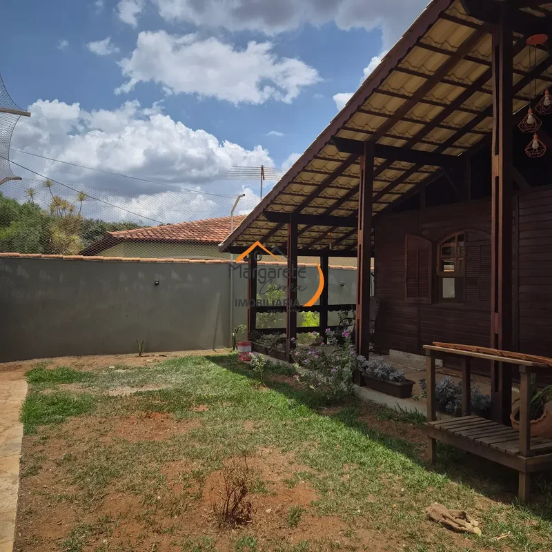Imobiliária Margarete Corrêa Vende Linda Casa no Condomínio Vivendas Campestre.*...