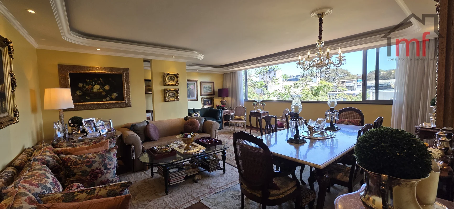 Vende apartamento de 157m2.. Três quartos sendo uma suíte. Sala três ambientes. ...