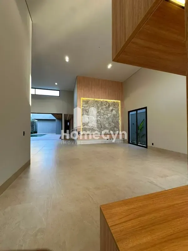  Casa térrea no Jardins ItáliaModerna casa térrea com 308 m² de construção e 605...