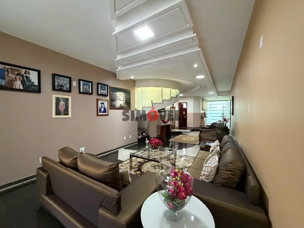 441m², 4 suítes com varanda, closet, piscina, churrasqueira, sauna, QNA 7 - R$: ...