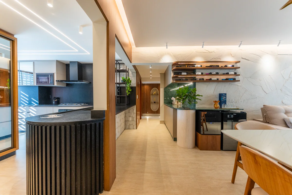 SQS 315 – Apartamento reformado, mobiliado, meio de quadra e projeto de alto pad...