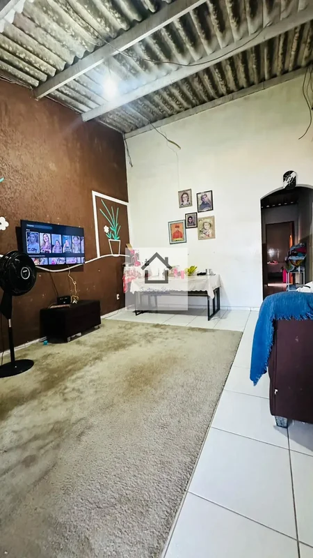 Cristiane Viana VendeQR 206 - Samambaia NorteExcelente casa espaçosa;- 03 quarto...