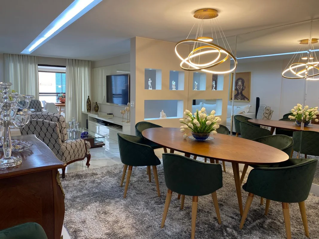 Descubra um amplo apartamento reformado de alto padrão na Rua 33, SUL, Aguas Cla...