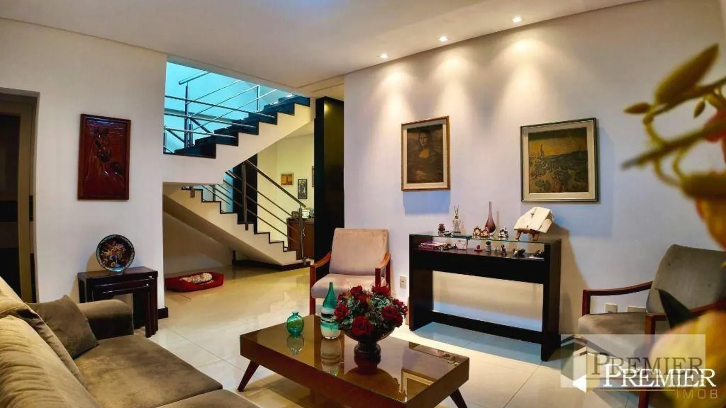 Casa de alto padrão à venda na QE 13, Guará II/DF. Já pensou morar em uma casa d...