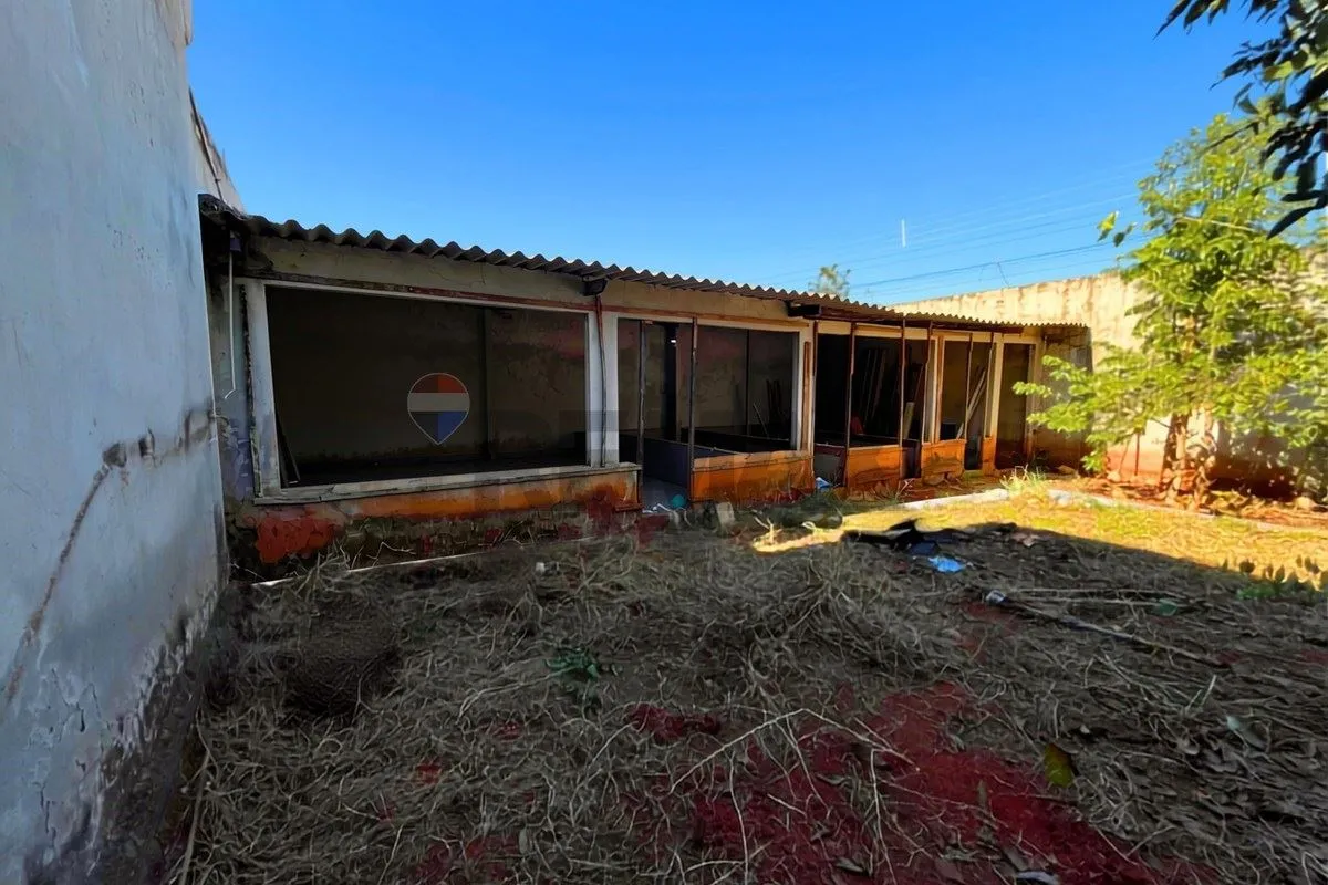 Excelente oportunidade para construir ou investir!Terreno com 360 m², oferecendo...