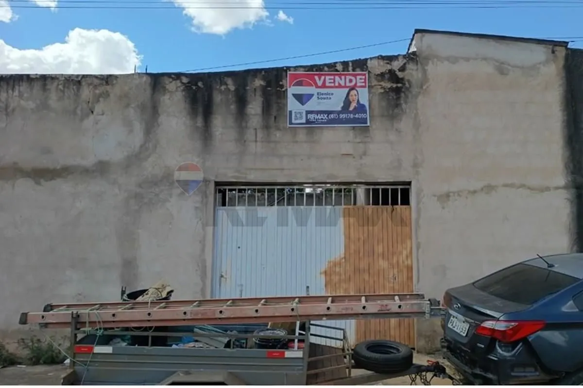 Excelente oportunidade para construir ou investir!Terreno com 360 m², oferecendo...