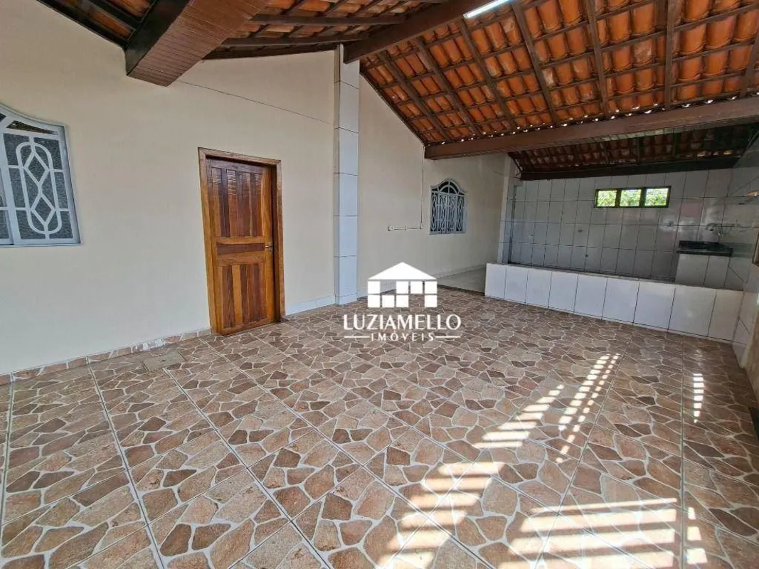 QI 16 CONJUNTO F, GUARÁ ICasa de dois quartos, sendo 2 suítes, localizada em uma...