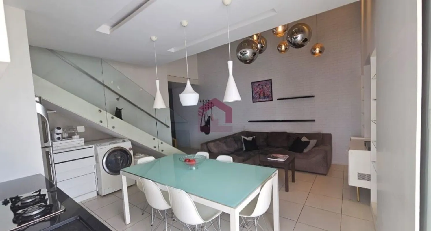 Fernandes & Coelho Imóveis apresenta excelente apartamento duplex no Wave Reside...