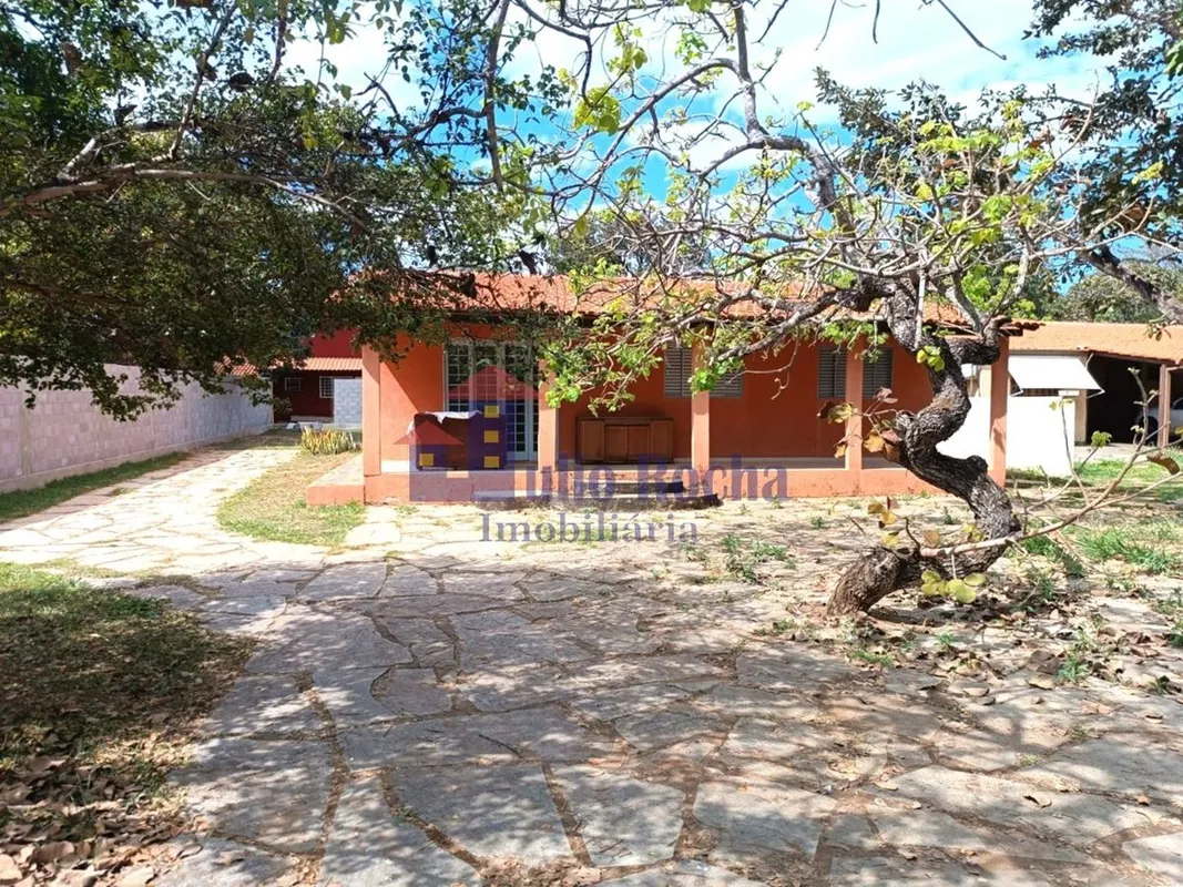JULIO ROCHA IMOBILIÁRIA VENDE! MARAVILHOSA CASA LOCALIZADA NO CONDOMINIO MANSÕES...