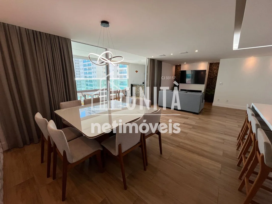 Apresentamos este belo e espaçoso apartamento de 180m² totalmente reformado no P...