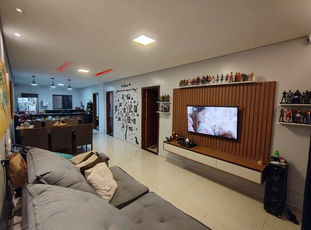 CASA À VENDA – CEILÂNDIA/DFApresentamos uma excelente oportunidade para quem des...